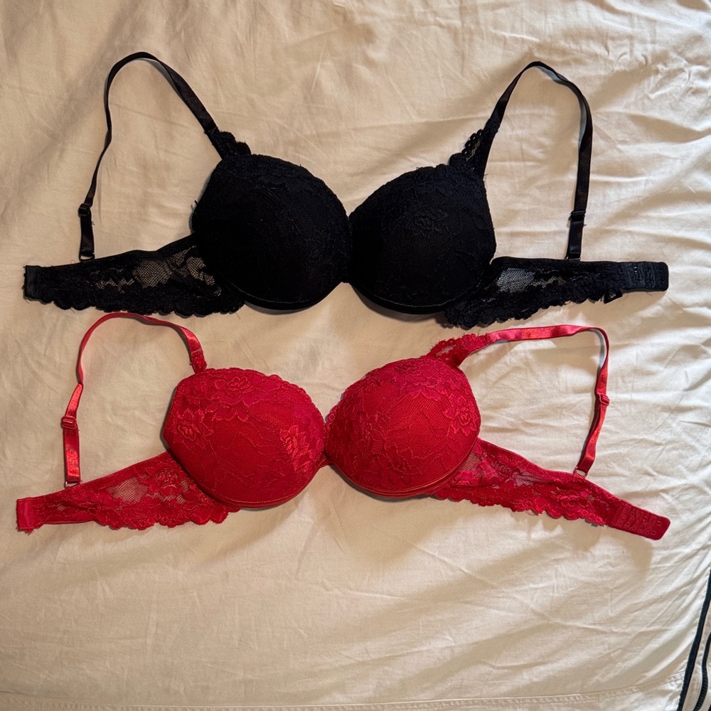 Elegant Fredrick’s of Hollywood Lace Black and Red Bra Set